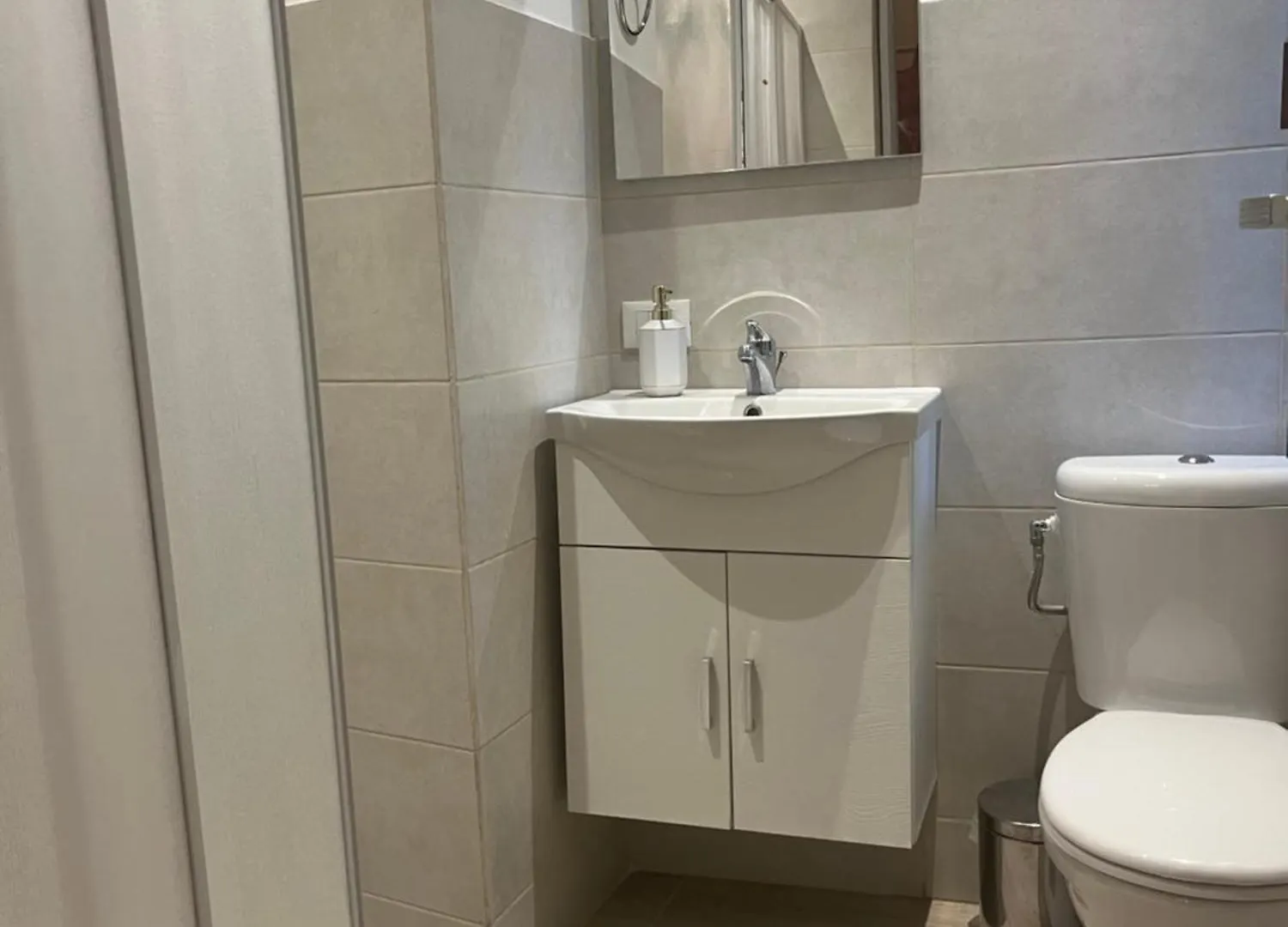 La Dolce Vita Bedrooms Near The Subway Rome